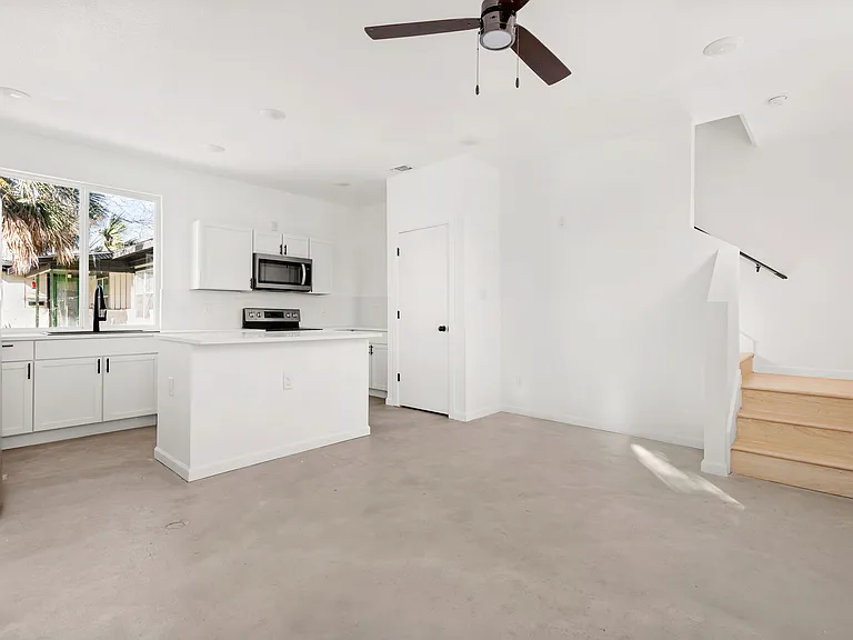 1005 Essex St #202 — Photo 6