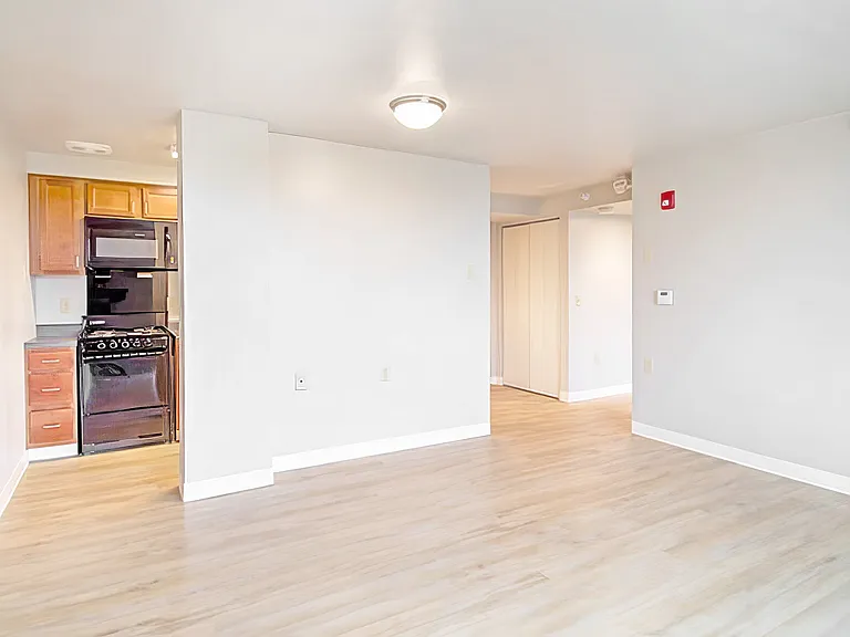 Skyline Apartments — Photo 10