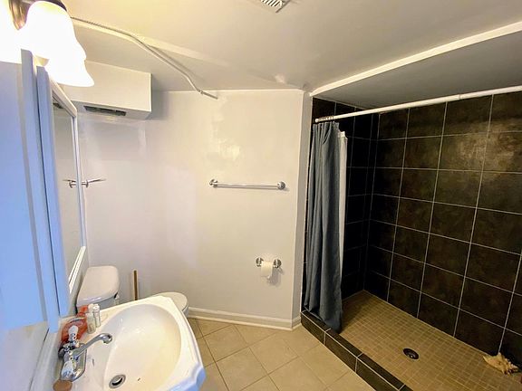 5th image of 5339 N Winthrop Ave #1A