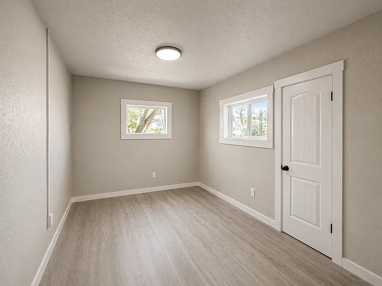 516 N Hudson Ave — Photo 3