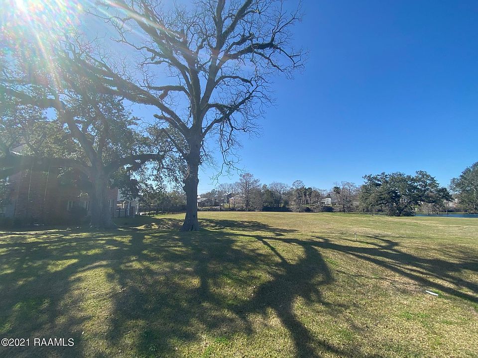 2nd image of 13 Shadows Bend Blvd
