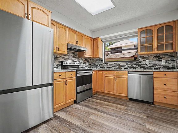 2nd image of 3405 Emerald Oaks Drive