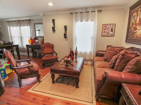 3rd image of 179 Jerome Pl
