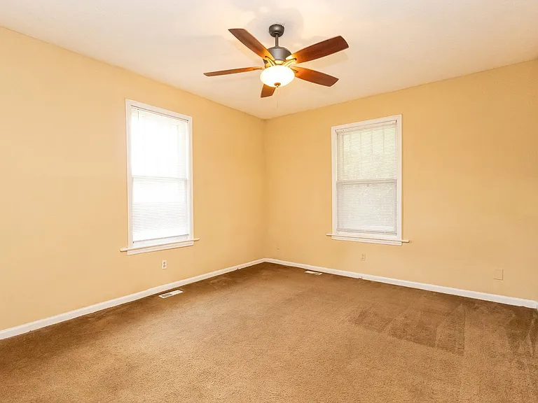 615 Barton Ave — Photo 10