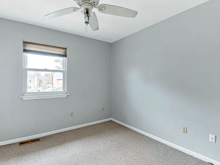 945 Indian Cir — Photo 24