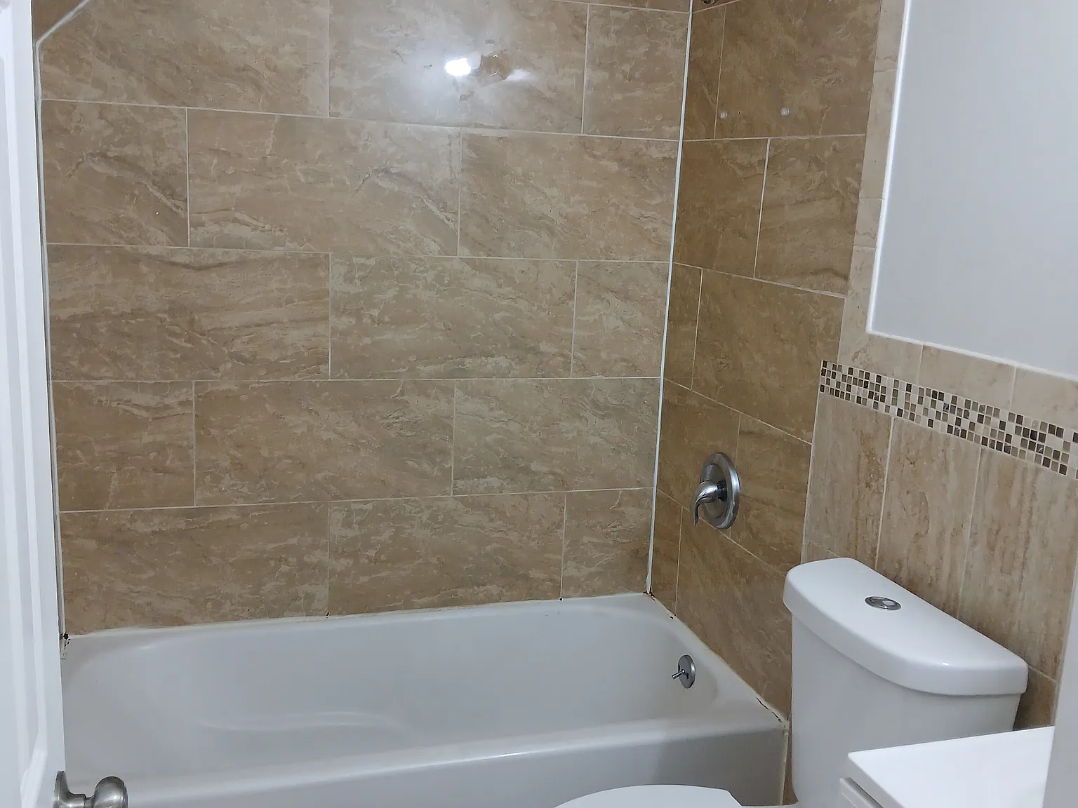 2 bed, $2,400 — Photo 4