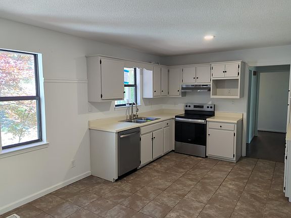 3rd image of 158 Smokewood Ln