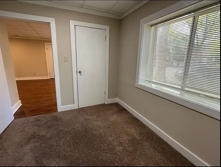 $1795 3 BA, 1 BA Lower Flat with Central Air - Close to UWM - 2500 N Bartlett — Photo 12