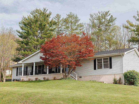 3rd image of 215 Primrose Dr