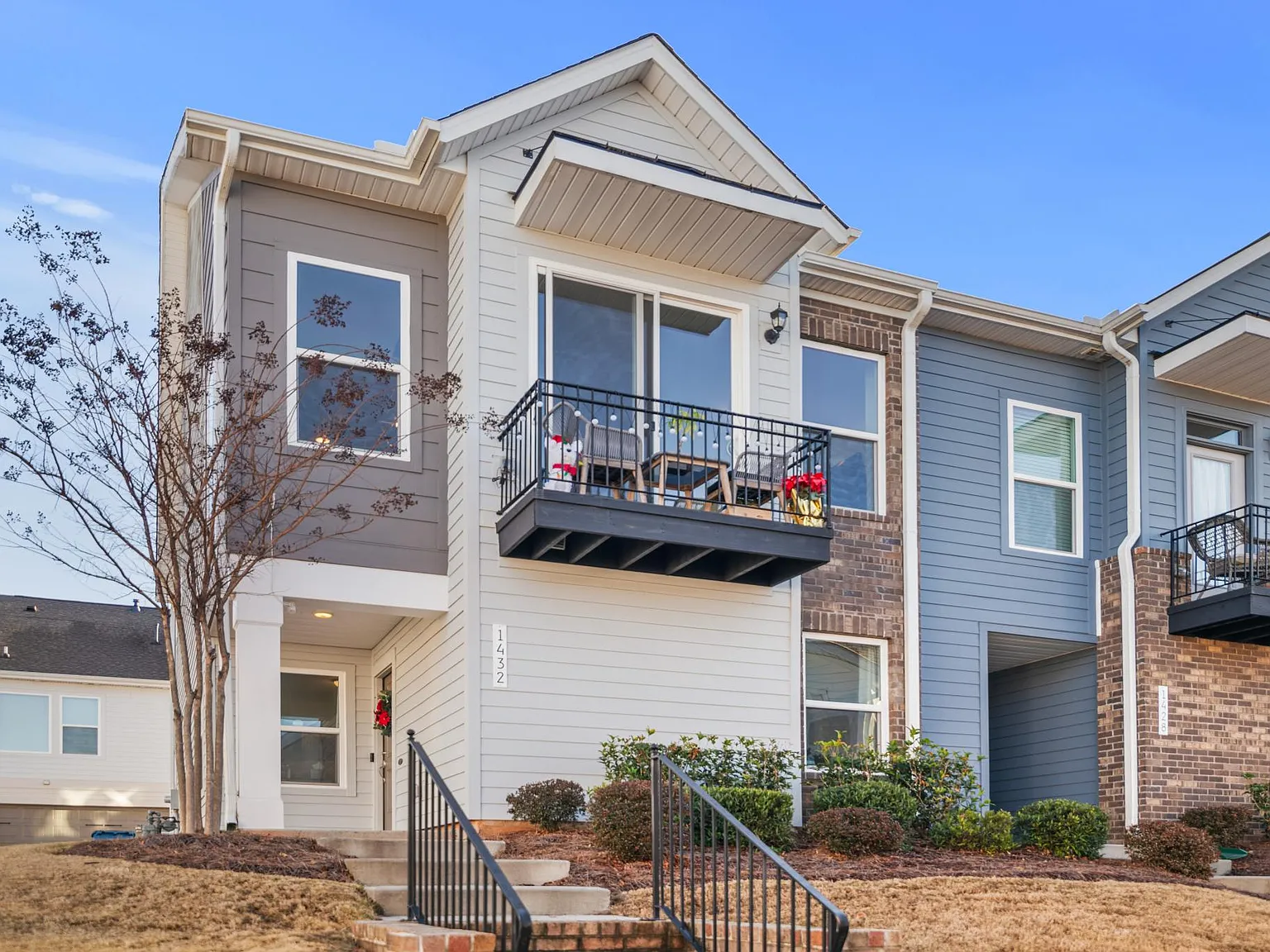 3 bed, 2.5 bath, 1589 sqft, $2,600 — Photo 2