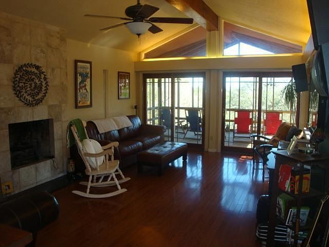 1st image of 107 Crest Dr