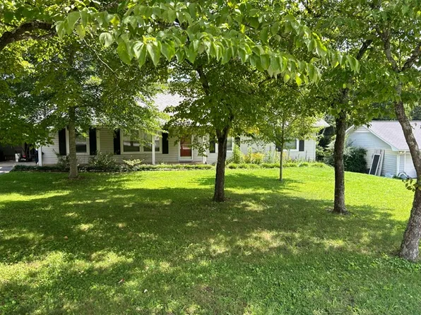 11808 Autumn Leaves Ln, Knoxville, TN 37934