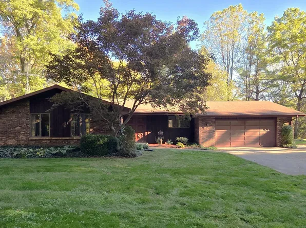 569 W Shawnee Rd, Baroda, MI 49101