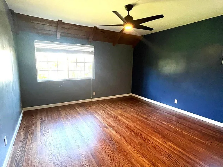 5668 Jumilla Ave — Photo 21