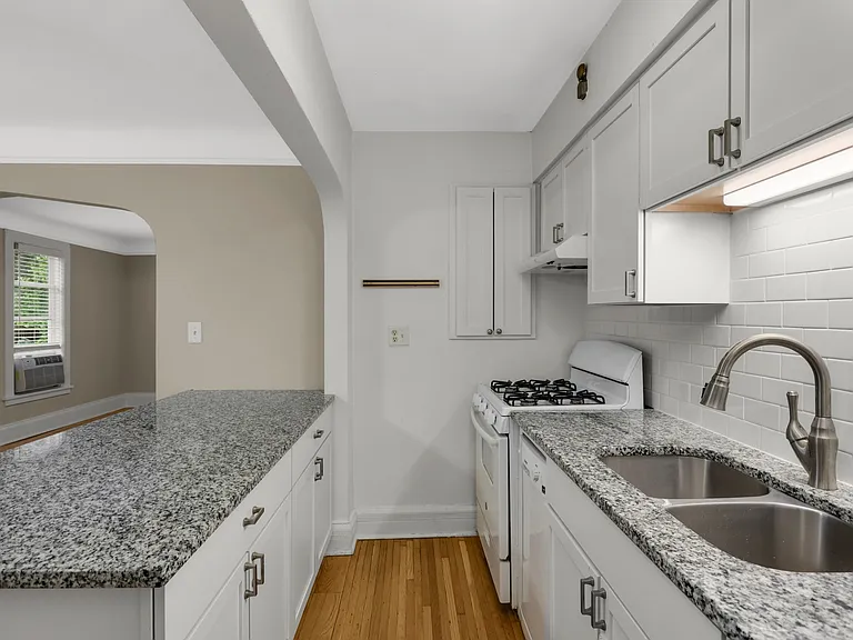 1889 Carroll Ave #3 — Photo 8