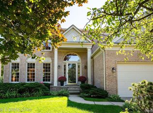 3774 Rolling Hills Rd, Orion, MI 48359