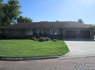 809 Wedgewood W, Beresford, SD 57004