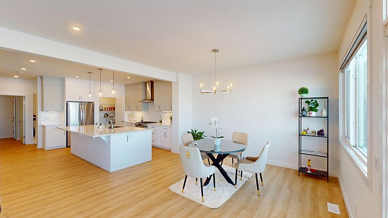 Calgary House for rent - 4 Bedrooms — photo 2
