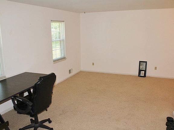 3rd image of 297 Twin Pines Dr