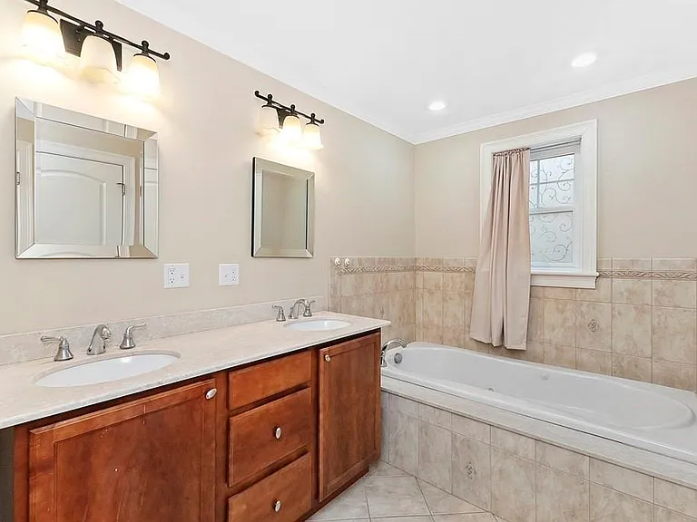68 Waverley Ave #2 — Photo 18