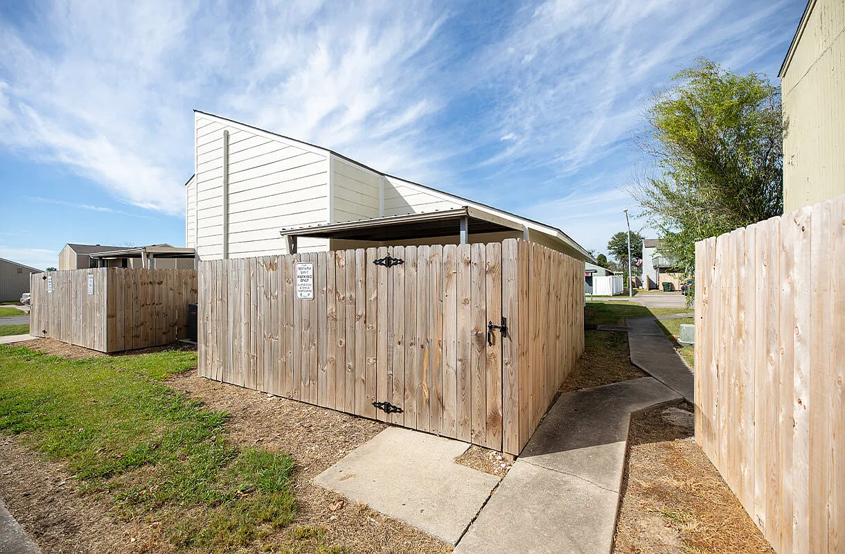 2 bed, 1.5 bath, $995 — Photo 1