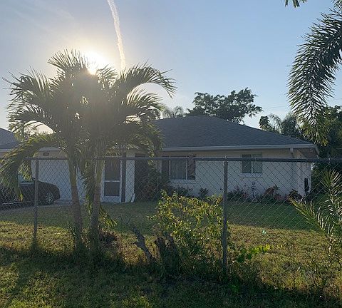 2nd image of 380 S Venice Blvd