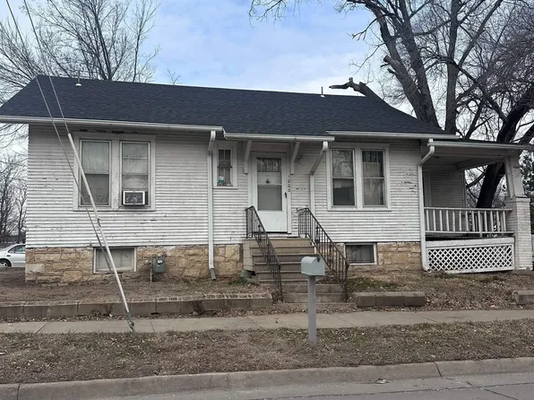 1008 SW 17th St, Topeka, KS 66604