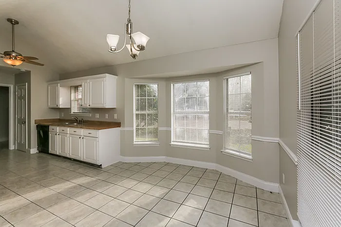 2038 Red Oak Dr — Photo 3