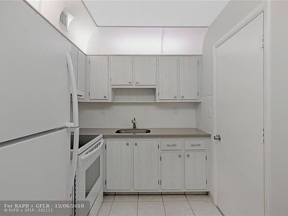 5th image of 3040 NE 16th Ave APT 203