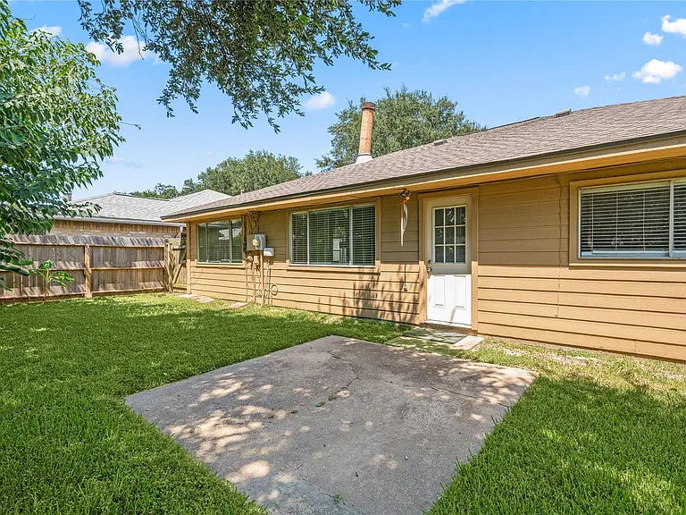 2603 Hollymist Dr — Photo 34