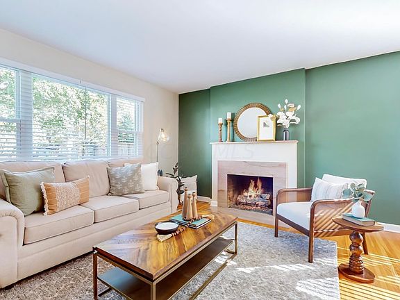 Spacious great room open to dinette/kitchen area