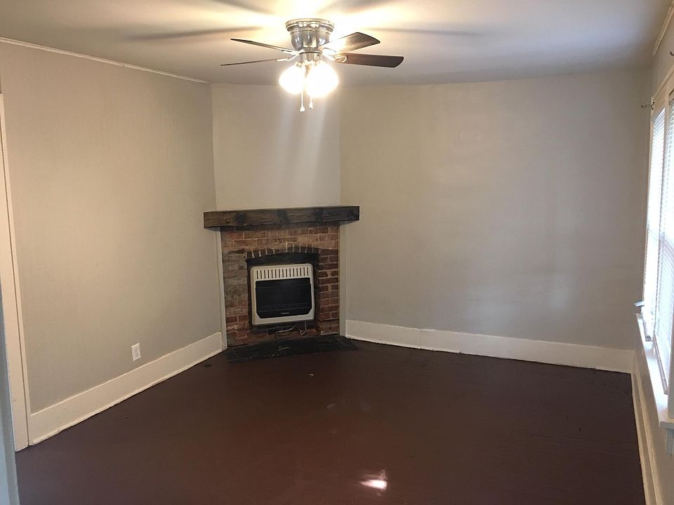 Living room (downstairs)