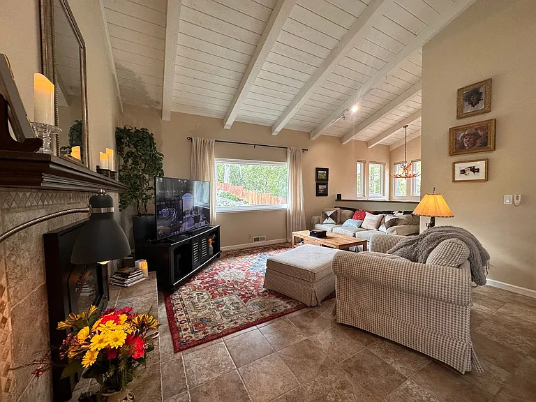 214 Mar Vista Dr — Photo 3