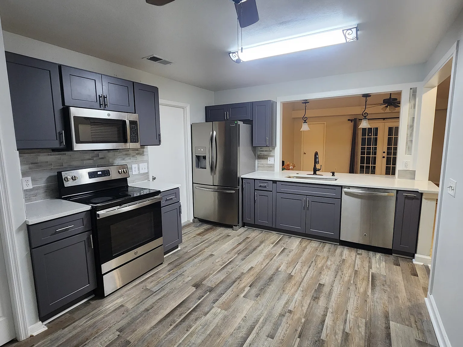 3 bed, 1239 sqft, $2,500 — Photo 3