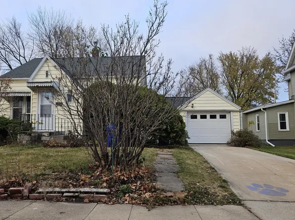 29 2nd St NW, Oelwein, IA 50662