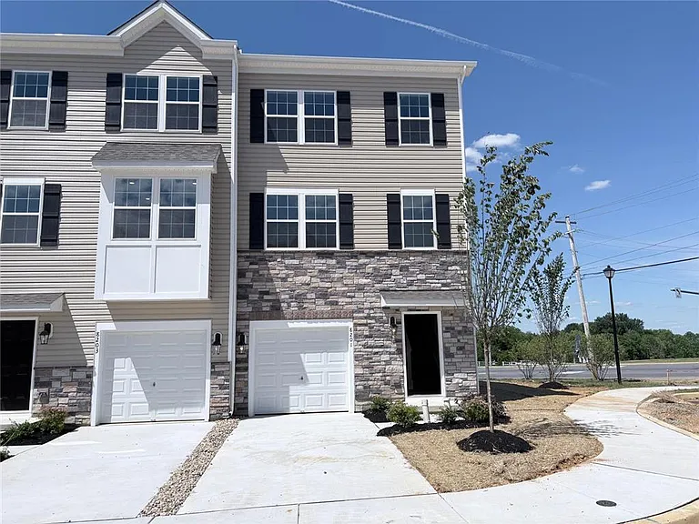 8201 Alexander Ct — Photo 1