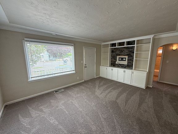 4th image of 4627 Thorman Ave NE