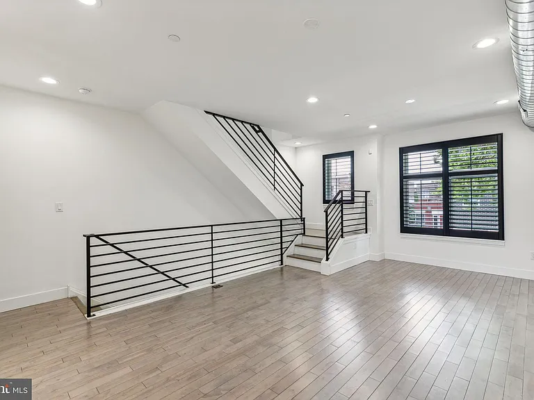 2835 Edgemont St — Photo 17