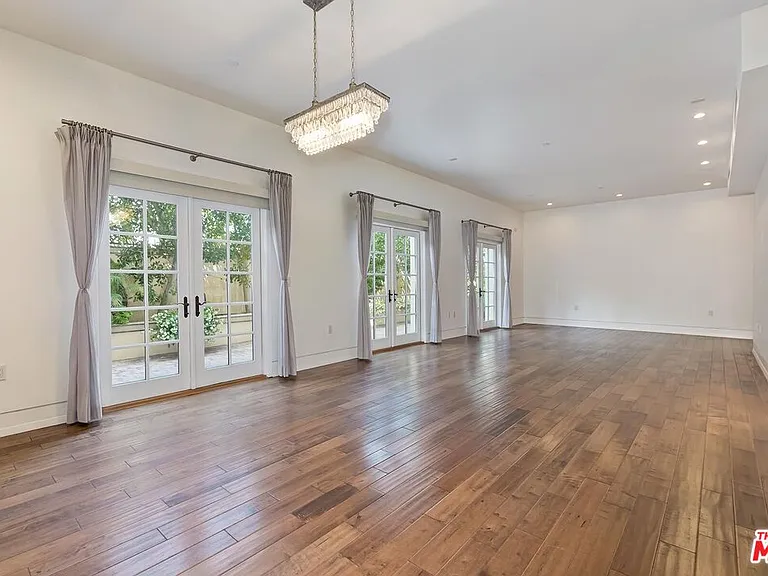 225 S Hamilton Dr #106 — Photo 4