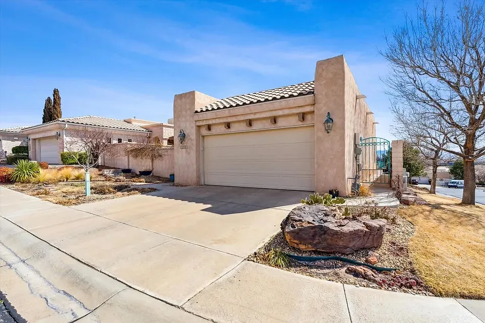 Picacho Ln NW