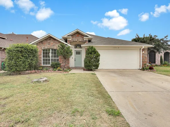 1013 Grand Central Pkwy, Saginaw, TX 76131