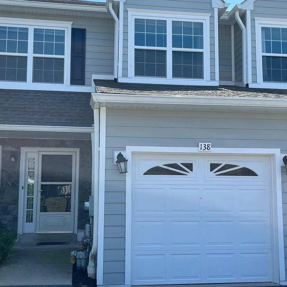 3 bed, 2.5 bath, 2333 sqft, $3,600 — Photo 2