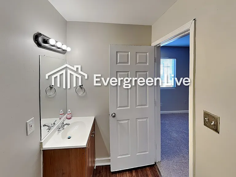 1381 Sharon St NW — Photo 10