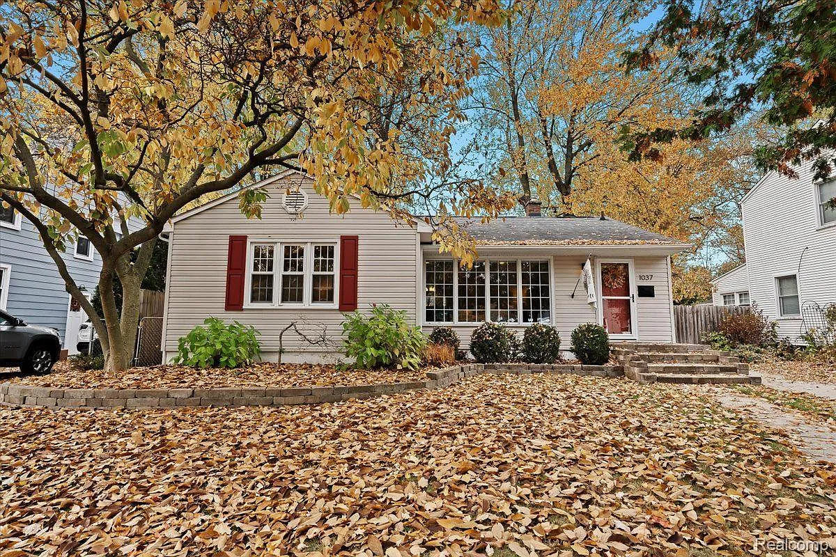 1037 Fernwood Rd photo 1