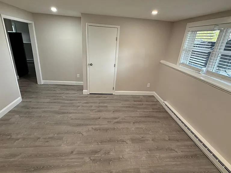 8-12 Perry St — Photo 2