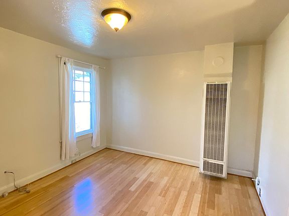 4th image of 719 B St APT 4
