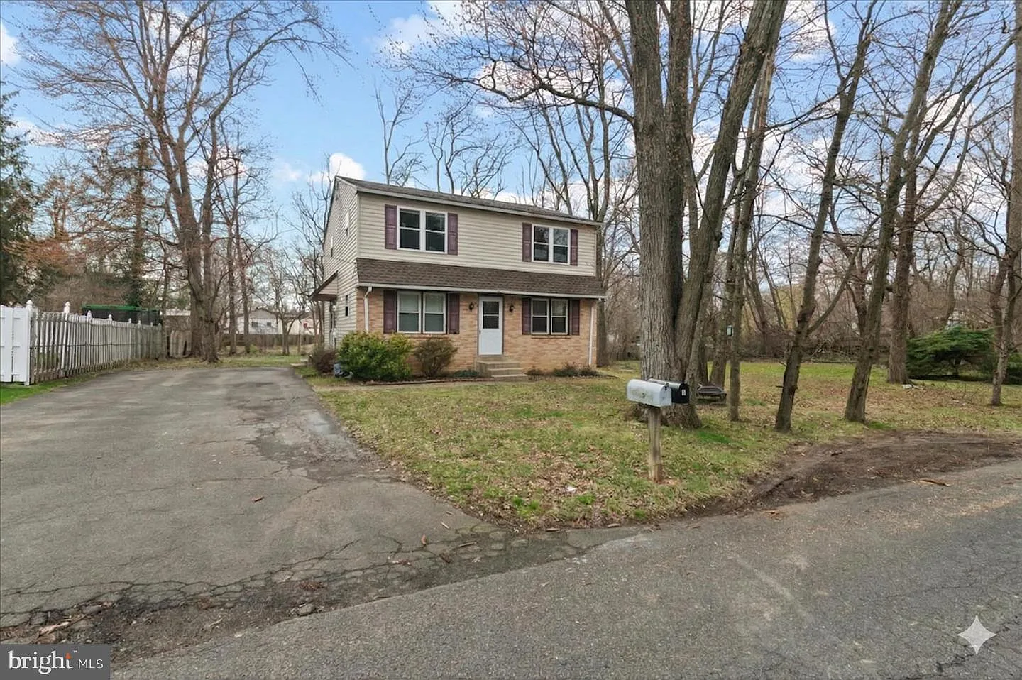 325 Olive Ave photo 1