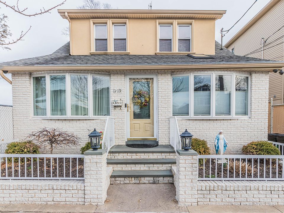 1st image of 260 Grimsby St