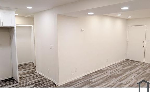 2nd image of 13160 Victory Blvd #1B