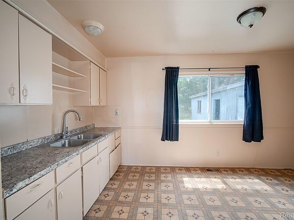 5th image of 2045 Flamingo Dr